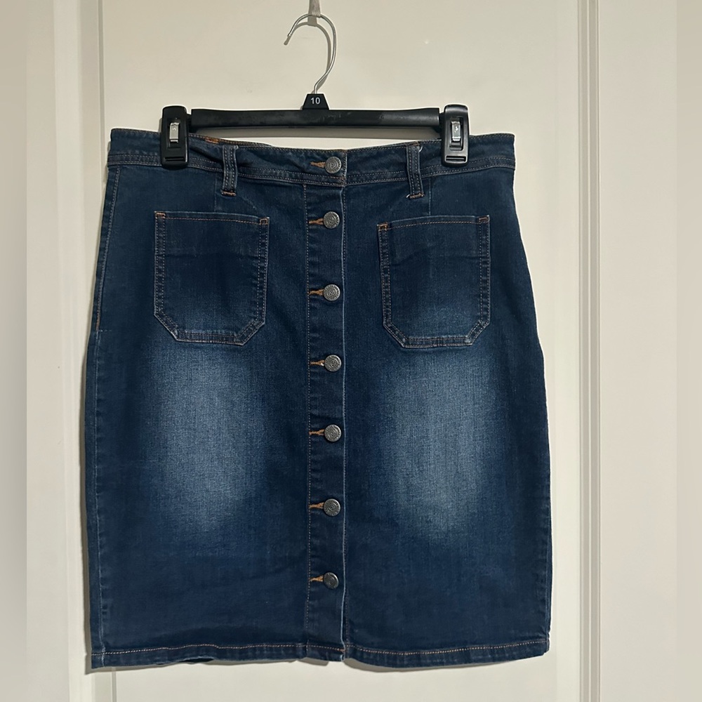 Kenneth Cole Reaction button up denim pencil skirt!